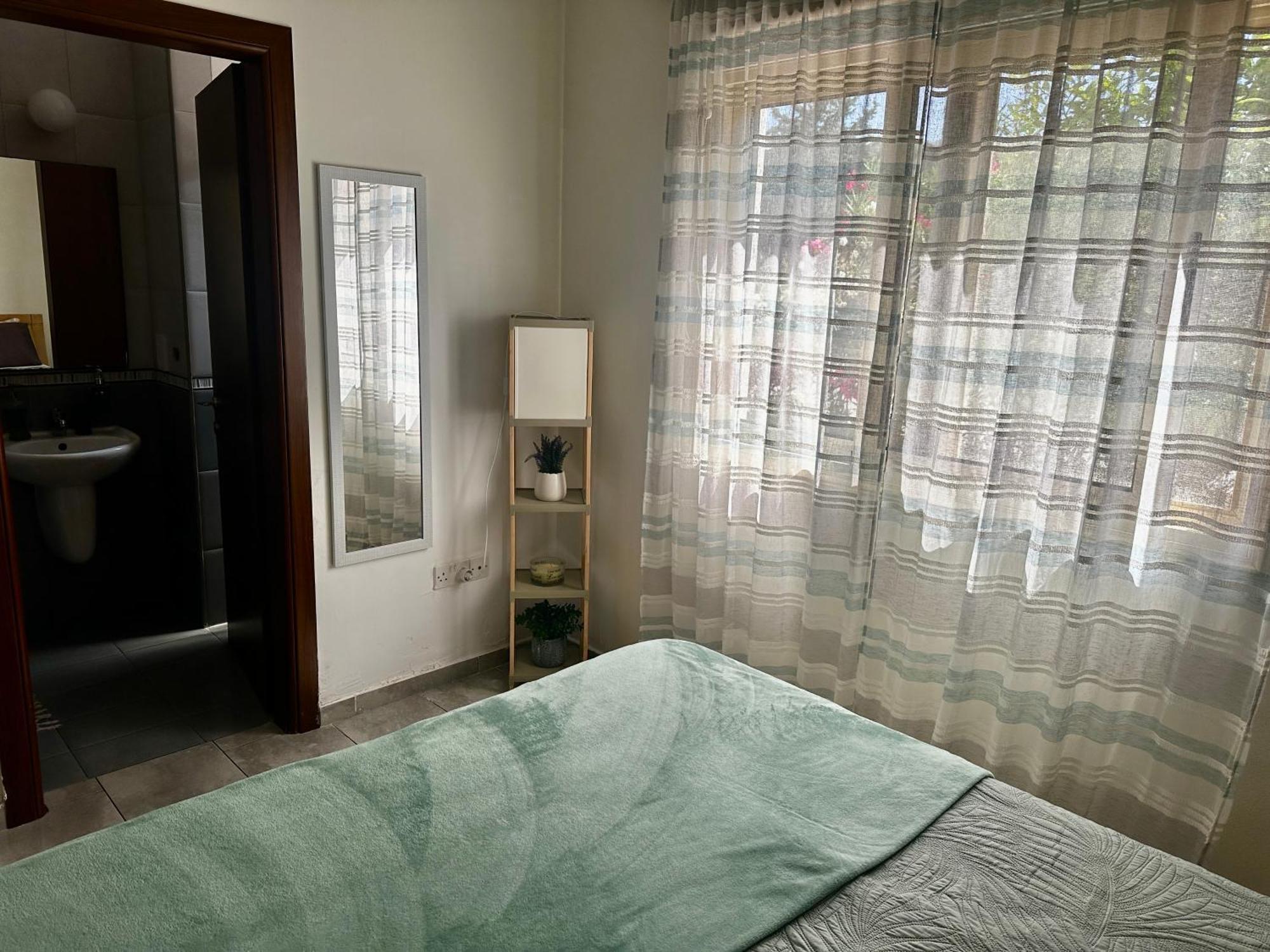 Beautiful Apartment Near The Sea And A Large Private Garden Paphos Exterior photo